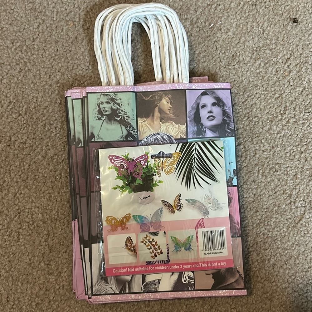 Taylor Swift 12 gift bags with 12 pcs 3D butterflies decoration